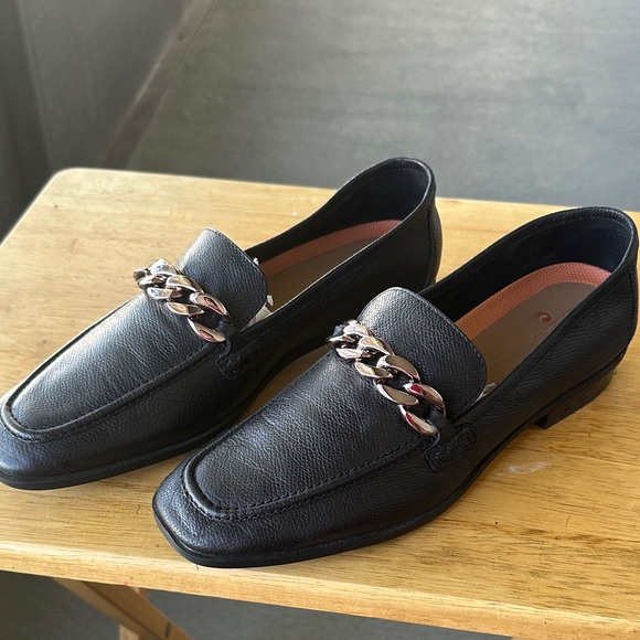 Clarks Black Leather Loafers with Chain Accent - Picture 3 of 6